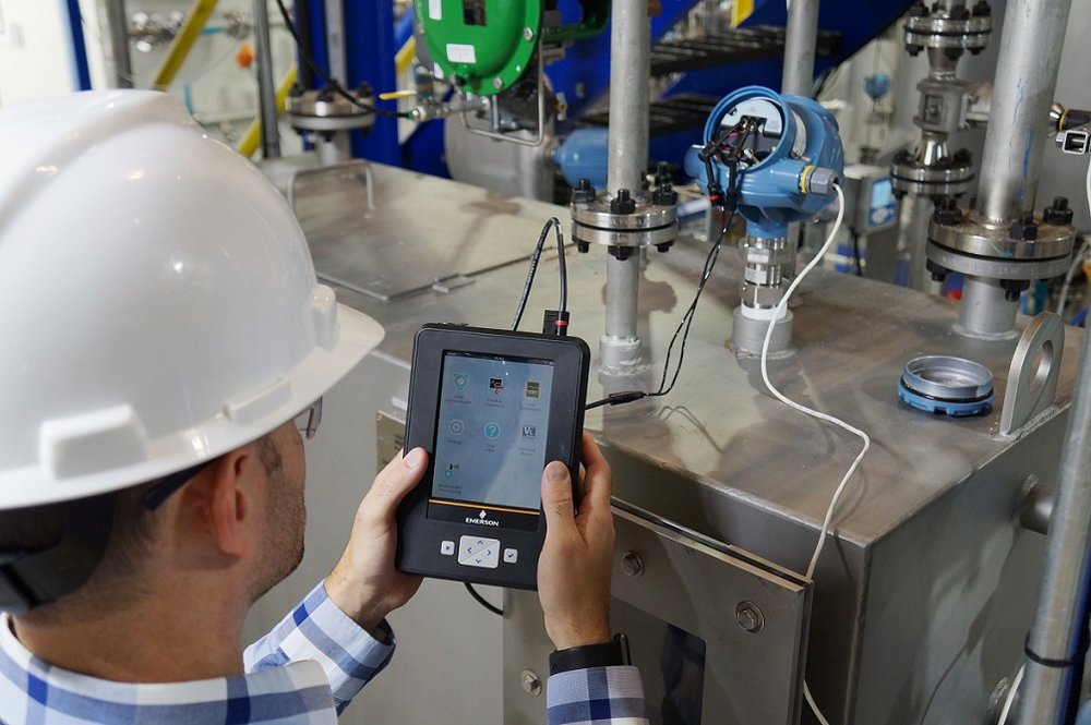 New Mobile App for Configuring Radar Level Transmitters Helps Safely Maintain Accurate Tank Measurement